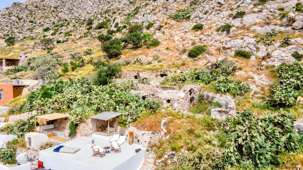 Traditional Farmers Caves Emporio  ภายนอก รูปภาพ