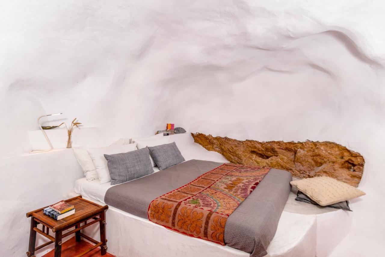 Traditional Farmers Caves Emporio  ภายนอก รูปภาพ