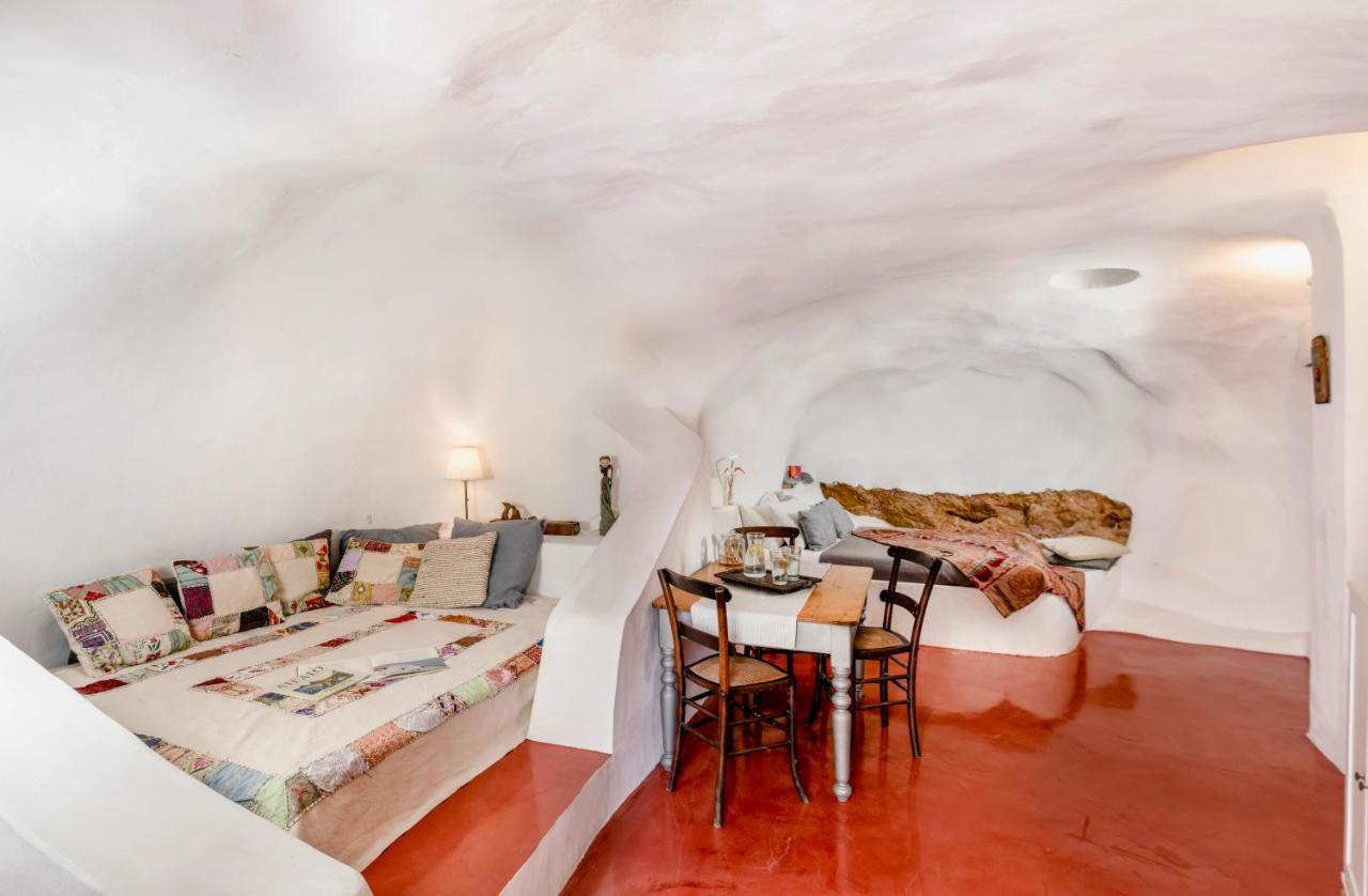 Traditional Farmers Caves Emporio  ภายนอก รูปภาพ