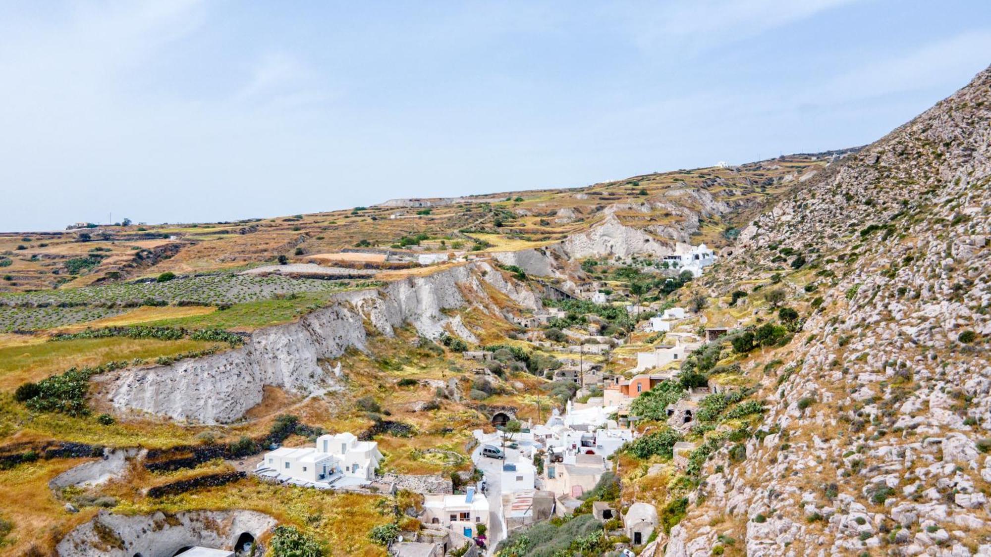 Traditional Farmers Caves Emporio  ภายนอก รูปภาพ