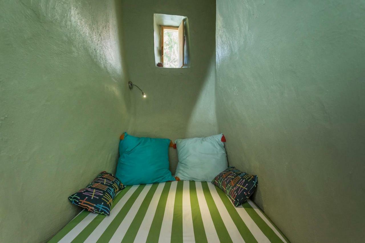 Traditional Farmers Caves Emporio  ภายนอก รูปภาพ